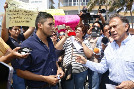  El gobernador del estado los atendió y prometió solucionar el problema.