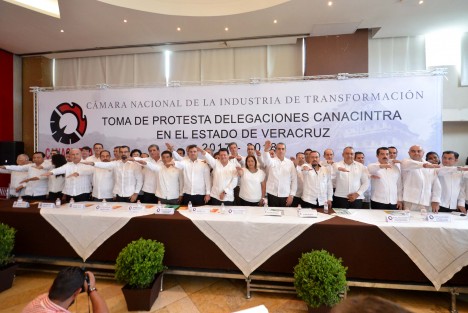 Este viernes, se llevó a cabo el Xalapa la toma de protesta de los comités directivos de las 8 delegaciones de la Cámara Nacional de la Industria de la Transformación (Canacintra) de la entidad, en la que estuvieron presentes el alcalde Américo Zúñiga Martínez y el presidente nacional de esta agrupación, Enrique Guillén Mondragón.
