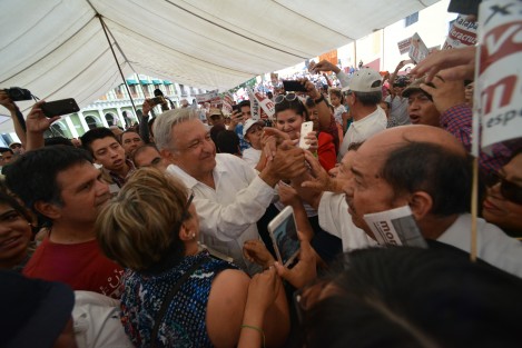 El dirigente nacional de MORENA, Andrés Manuel López Obrador, estuvo este sábado en Xalapa, como parte de su gira por el estado de Veracruz en apoyo a sus candidatos. Ocupó buen parte de su discurso a continuar respondiendo los ataques de Miguel Ángel Yunes. 
