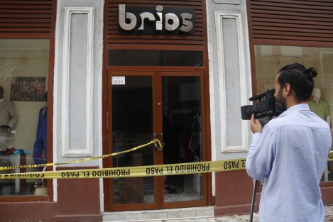 Una tienda departamental del centro histórico de la ciudad de Veracruz, fue saqueada durante la madrugada de este lunes. Los delincuentes utilizaron un block de concreto para romper una de las puertas y entrar al almacén. El alcalde de la ciudad informó, más tarde, que un par de sujetos fueron detenidos por estos hechos.