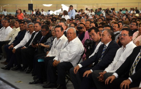 El secretario general de la Sección 32 del Sindicato Nacional de Trabajadores de la Educación (SNTE), Lázaro Medina Barragán, exigió en nombre se sus representados, el pago de adeudos, como bonos a jubilados, homologaciones y seguro de retiro, pues es un adeudo del Gobierno para con ellos, no de una persona. 