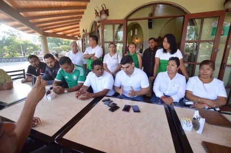 Junto con toda la planilla, José Ramón Fernández, candidato del  PANAL a la alcaldía de Fortín,  se suma a la del abanderado PRI-PVEM, Enrique Muñoz Sánchez, quien dice, es el mejor.
