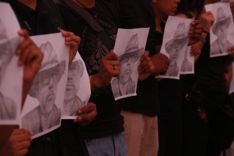 Reporteros de la ciudad de Veracruz se manifestaron afuera de la delegación de la PGR para pedir se aclare el asesinato del periodista y escritor sinaloense Javier Valdez.