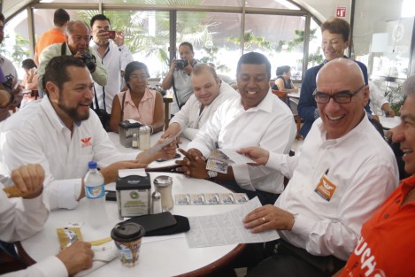 El dirigente nacional del Movimiento Ciudadano, Dante Delgado Ranauro, presentó a los candidatos a las alcaldías de Veracruz, Boca del Río, Medellín, Alvarado y Jamapa.