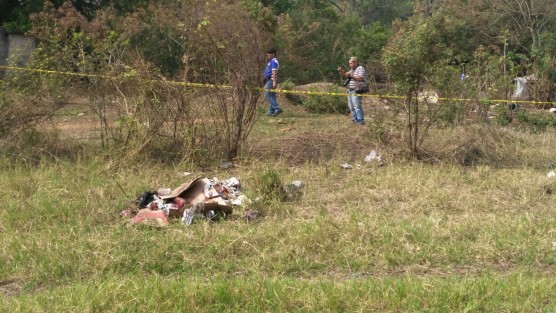 El cuerpo desmembrado de un hombre fue localizado la mañana de este miércoles a un costado de la carretera Federal Córdoba-Veracruz, a la altura del panteón municipal de Yanga. Hasta el momento la victima esta en calidad de desconocido en espera de que en las próximas horas pueda ser identificado oficialmente. 