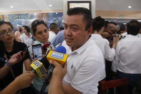 El dirigente del PAN en el estado, José Mancha Alarcón, anunció que gracias a las denuncias interpuestas por su partido se logró el retiro de la candidatura a la alcaldía de Tecolutla por el PRI a Mayuli del Carmen Ortega Guzmán debido a que se comprobó que es ciudadana de Costa Rica.