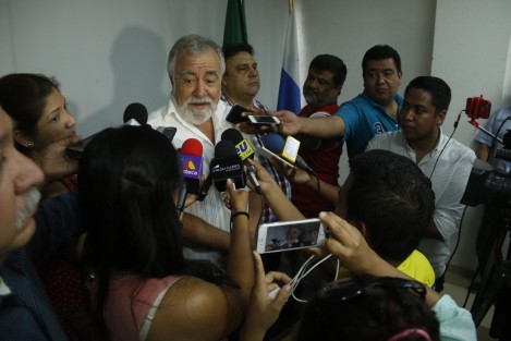 El senador Alejandro Encinas, ofreció una rueda de prensa previo a impartir la conferencia magistral <em>Procesos Ciudadanos para Modificar la Constitución</em>. El evento tuvo lugar en una universidad privada.