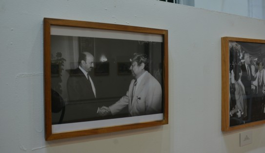 En el Instituto Realia, ubicado en la calle Xalapeños Ilustres se encuentra una  muestra fotográfica sobre la vida de Roberto Bravo Garzón, ex rector de la Universidad Veracruzana, e importante gestor de la cultura del estado de Veracruz.  