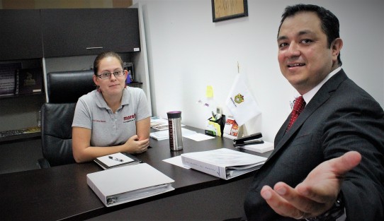 El alcalde de Xalapa, Américo Zúñiga, visitó en Palacio Legislativo a la diputada Tanya Carola Viveros Cházaro, para tratar el tema de la autorización de la licencia para la construcción del gasoducto que pasará por una parte de la capital. 