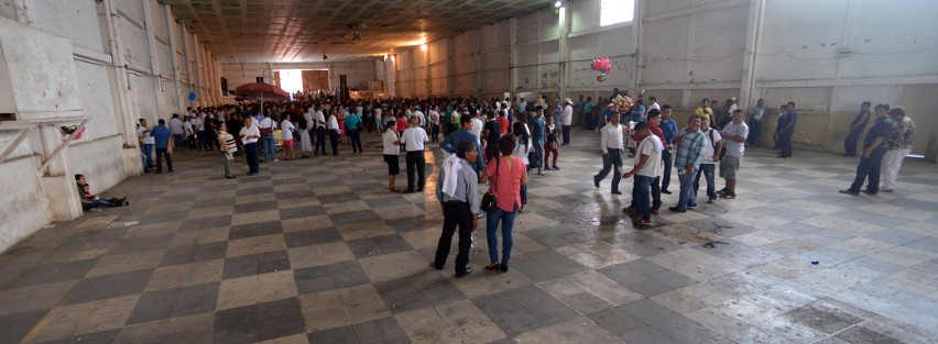 La candidata a la alcaldía de Xalapa, Ana Miriam Ferráez, se reunió con algunos trabajadores del Ayuntamiento, encabezados por su líder Miguel Ángel Briones, y otras asociaciones, en el Salón Bazar, el cual lució a medias a pesar de todas las personas invitadas y de que tocaría un grupo norteño. 