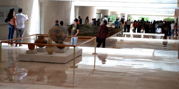 Alrededor de 2 mil personas atendieron la invitación de visitar gratuitamente el Museo de Antropología de Xalapa (MAX)  para conmemorar el Día Internacional de los Museos, lo que dejó una vez más en claro, que a la gente le gusta disfrutra de la cultura, pero el problema es la economía.
