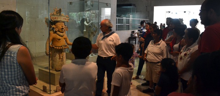Alrededor de 2 mil personas atendieron la invitación de visitar gratuitamente el Museo de Antropología de Xalapa (MAX)  para conmemorar el Día Internacional de los Museos, lo que dejó una vez más en claro, que a la gente le gusta disfrutra de la cultura, pero el problema es la economía.