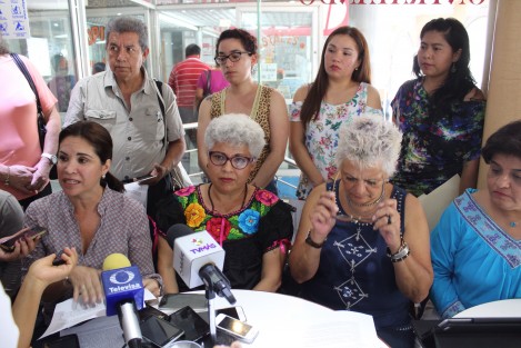 El Colectivo feminista <em>Frente veracruzano por la vida y los derechos de las mujeres</em>, coordinado por Montserrat Díaz y la ex diputada Mónica Robles, advirtieron omisión de la autoridad en torno a la alerta de género por agravio comparado.