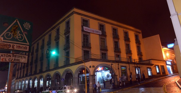 Al parecer la administración del Ayuntamiento de Xalapa, no concedió alguna petición a los propietarios del edificio Nachita, o quizá a algún inquilino del mismo, por lo que en plena temporada electoral, quizá busca convencerlos de cambiar opinión descalificando al alcalde. 