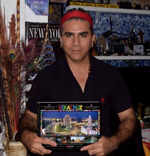 El fotorreportero veracruzano Juan Rey, promociona actualmente su libro,<em>El Libro de Veracruz</em>, conformado por 700 fotografías en 288 páginas, en el cual plasmó la esencia y la belleza de esta Zona Metropolitana de Veracruz. 