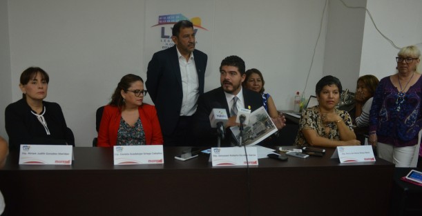 Diputados locales del partido MORENA, en conferencia de prensa denunciaron la entrega de tinacos en Córdoba, como una forma de  coaccionar el voto a favor de la candidata por la coalición PAN- PRD, Leticia López, esto por parte del Ayuntamiento de ese municipio. 