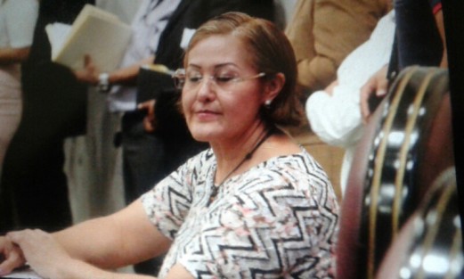La diputada de los videoescándalos, Eva Cadena Sandoval, tarde, pero llegó a la sesión del Congreso del Estado, despertando la curiosidad de los medios, esto pese a que ya ha declarado que no dará entrevistas sobre el tema que la lanzó a la fama nacional. 