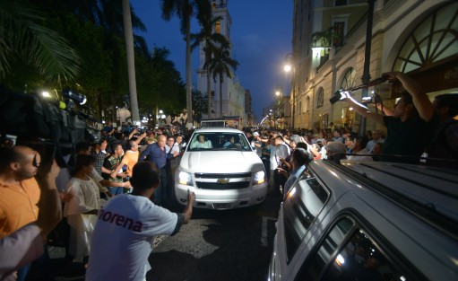 Llegada de AMLO al Zócalo de Veracruz. 