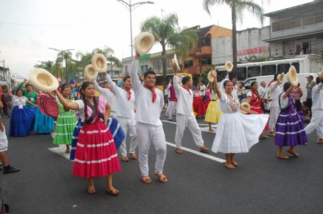 En la ciudad de Orizaba se realiza un encuentro de Institutos Tecnológicos, a tarde de este jueves, con un desfile multicolor, lleno de música y danza, cerca de 4 mil alumnos del Instituto Tecnológico de México, reafirmaron su identidad y su amor al arte y cultura.