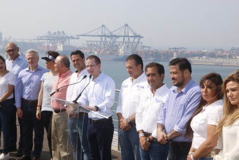 El líder nacional del PAN, Ricardo Anaya, sostuvo una reunión con candidatos a las alcaldías de Medellín, Boca del Río y Veracruz. Santiago Creel Miranda y un grupo de legisladores locales y senadores acudieron al evento.