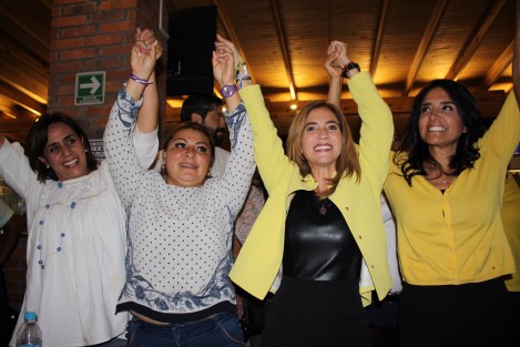 Para que se vea que no hay nada que envidiar a Delfina, en Xalapa también se dan las declinaciones a favor de otros candidatos, y la de PES a la alcaldía de Xalapa renuncia a todos los votos que obtendría para dárselos a Ana Miriam Ferráez. 