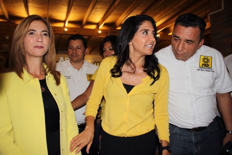 Alejandra Barrales, dirigente nacional del PRD, así como María Luisa Calderón Hinojosa, arribaron esta tarde a la capital del estado para brindar su apoyo a Ana Miriam Ferráez. 