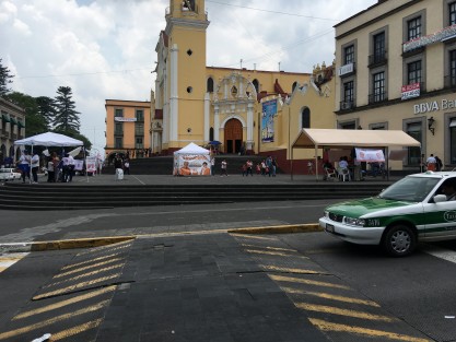 Sábado de plaza en época electoral. 