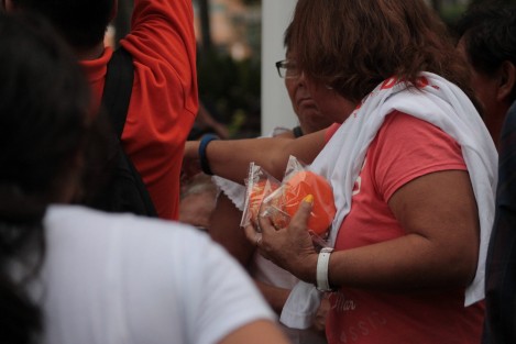 Luego del discurso del candidato y de bailar el popular tema del partido naranja, los seguidores de Luna Escudero recibieron los recuerditos, como playeras, paraguas, y galletas cortesía de pastelerías Dauzón.