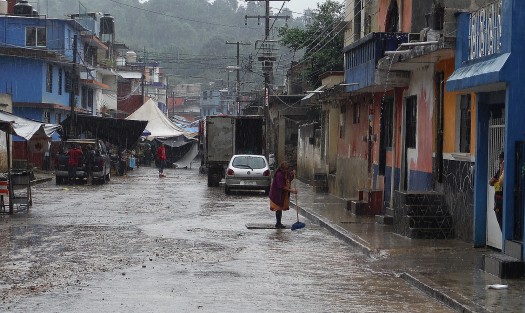 Colonias de la periferia de la capital veracruzana también se están viendo afectadas como de costumbre, cada que caen fuertes lluvias.
