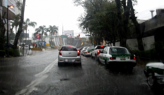 La CONAGUA reporta un acumulado de lluvia de 20.5 mm para Xalapa, hasta las 17:00 horas de este lunes. La estación de Tepatlaxco (en la cuenca Jamapa -Cotaxtla), es la que mayor cantidad de lluvia reporta, con 60.1 mm, en el mismo periodo. 