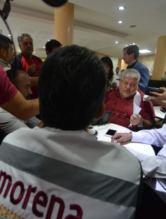 Manuel Huerta Ladrón de Guevara, dirigente estatal de MORENA descalificó el trabajo que está realizando el INE, al intentar retrasar el nombramiento de sus representantes de  casilla, queriendo tomarlos por sorpresa. 