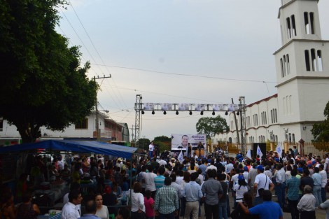 A punto de concluir el plazo para realizar campaña, Enrique Fernández, candidato de la coalición PAN-PRD a la alcaldía de Coatepec, inició sus cierres de campaña en diversos puntos de su municipio.  