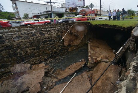 Autoridades municipales informaron que son aproximadamente 30 metros lo afectado en el canal pluvial de Murillo Vidal,  pero no representa riesgo para los vehículos ni para casas aledañas.
