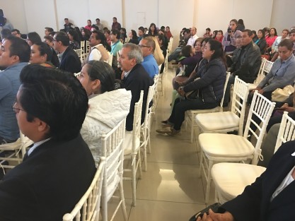 No me dejen sola expresó Ana Miriam Ferráez, pero  para entonces, ya algunas personas habían abandonado el evento al que asistió el xpresidente Felipe Calderón.