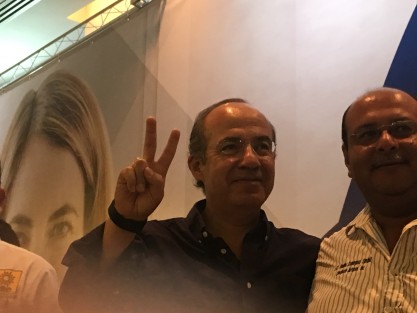 Cuestionado sobre las aspiraciones de Miguel Ángel Yunes a la presidencia en 2018, Felipe Calderón dijo que lo importante es definir con quién se puede ganar la presidencia. Margarita puede ganar la presidencia, pero necesita el apoyo del partido, expresó el expresidente de la República, quien agregó que son respetables las aspiraciones de cualquiera.
