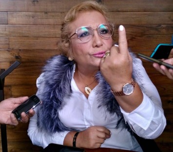 Marjorie Oropeza Núñez, anunció que impugnó la candidatura a la presidencia municipal de Agua Dulce por el PRI, ya que la misma fue otorgada a quien no cumple con los requisitos, mientras que ella que ha trabajado por años, fue hecha de lado. 