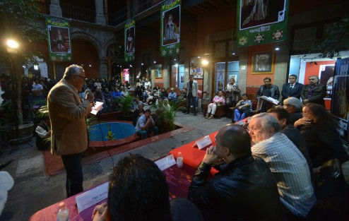 Lo acompañaron como presentador Fernando Morales <em>FM</em>, el periodista Víctor Roura, el escritor Hugo García Michel y los caricaturistas José Hernández de La Jornada, el ex presidente de la CMC Apebas, así como el editor de la obra Edgar Aparicio