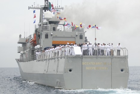 . Como parte de estos festejos, la Primera Región Naval de la Secretaría de Marina,  llevó a cabo el depósito de una ofrenda floral en altamar a bordo del buque Bicentenario de la Independencia en memoria de los marineros caídos en el mar.
