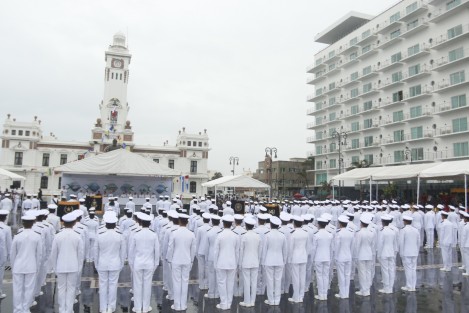 . Como parte de estos festejos por el Día de la Marina, la Primera Región Naval de la Secretaría de Marina,  llevó a cabo el depósito de una ofrenda floral en altamar a bordo del buque Bicentenario de la Independencia en memoria de los marineros caídos en el mar.

