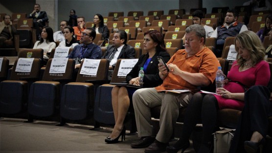 En el Congreso del Estado se realizó un Foro en materia de Enfermedades Raras en México, esto con motivo del reconocimiento de Organización Mexicana de Enfermedades Raras (OMER), por la reciente aprobación de la Ley para el registro de estos padecimientos. Desafortunadamente los diputados andan con otras ocupaciones. 