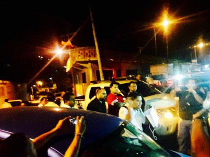 Mientras el OPLE se hace de la vista gorda, militantes de MORENA y MC descubren bodega de despensas del PAN-PRD en la calle Francisco I.Madero de Papantla, Ver.. FEPADE toma nota de la denuncia con el folio 471. 
