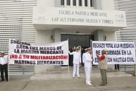 Marcelino Tuero Zorrila dijo que el secretario de Marina pretende desaparecer la marina mercante, militarizándola. 