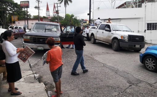 La Fiscalía Especializada en Atención a Delitos Electorales (FEPADE) intervino en el caso de las despensas localizadas en una bodega de la tienda General de Muebles de Papantla que supuestamente pertenecen al candidato del Partido de la Revolución Democrática y Partido Acción Nacional a la alcaldía de ese municipio, Mariano Romero González.