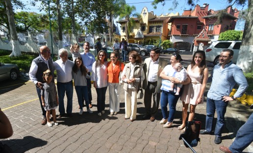 Casillas en Las Ánimas concurridas por políticos.  Los naranjas ahí se vieron. 