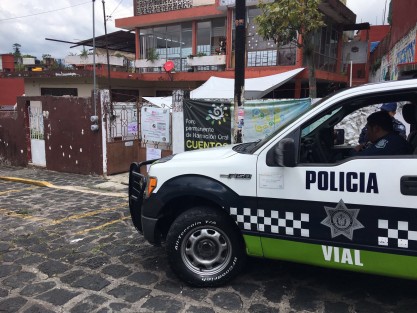 Elementos de la SSP acudieron a la casilla de la calle Moctezuma la cual horas antes fuera bloqueada por manifestantes y se pusieron a la ordenes de los funcionarios de casilla. Informaron que se mantienen realizando un recorrido por las casillas instaladas. 