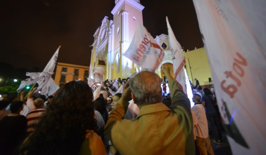 Xalapa con Hipo... festejan simpatizantes de MORENA el virtual triunfo de su candidato en la capital. 
