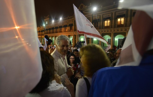 Xalapa con Hipo... festejan simpatizantes de MORENA el virtual triunfo de su candidato en la capital. 

