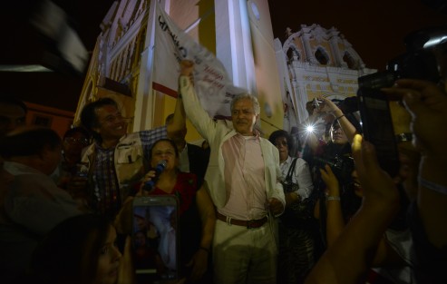 Xalapa con Hipo... festejan simpatizantes de MORENA el virtual triunfo de su candidato en la capital. 
