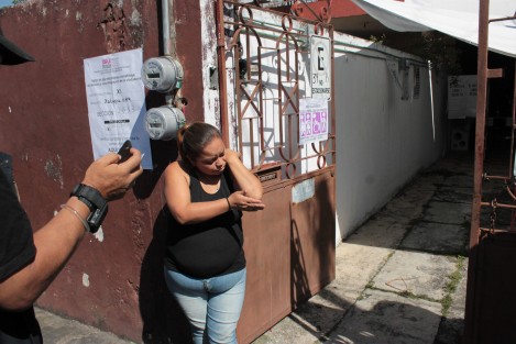 Priistas capacitaron a representantes de casillas, a quienes luego no nombraron, y lo peor para ellos, no les pagaron, por lo que se inconformaron frente a lo que fue casa de campaña del candidato, y una casilla cercana. 