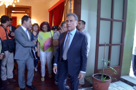 El gobernador Miguel Ángel Yunes Linares emitió un mensaje donde expresó su percepción del proceso electoral de este domingo, con buena participación ciudadana, sin violencia y sin intervención del Gobierno del Estado.
